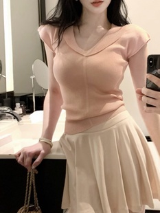 Ice Silk Knit Short-Sleeve T-Shirt for Women with a Hollow Back Design, Figure-Flattering Summer Pure Desire Doll V-Neck Short Tea Art Top