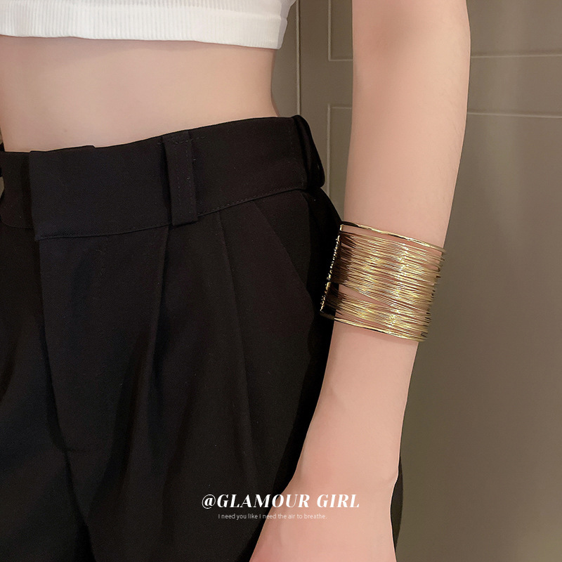 Europeo y americano exagerado multi-capa hueco brazo anillo abierto pulsera nicho creativo diseño sentido pulsera personalizada estilo frío pulsera