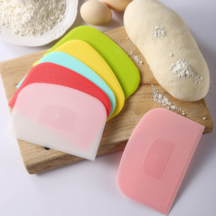Factory spot PP plastic scraper baking utensils mesh cake cream scraping arch rice rolls cut double-sided cutting knife