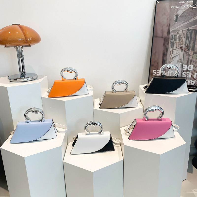 Bolso pequeño de empalme decorativo femenino 2024 nuevo estilo de este año bolso de mensajero de estilo occidental de moda bolso cuadrado pequeño portátil de moda tendencia