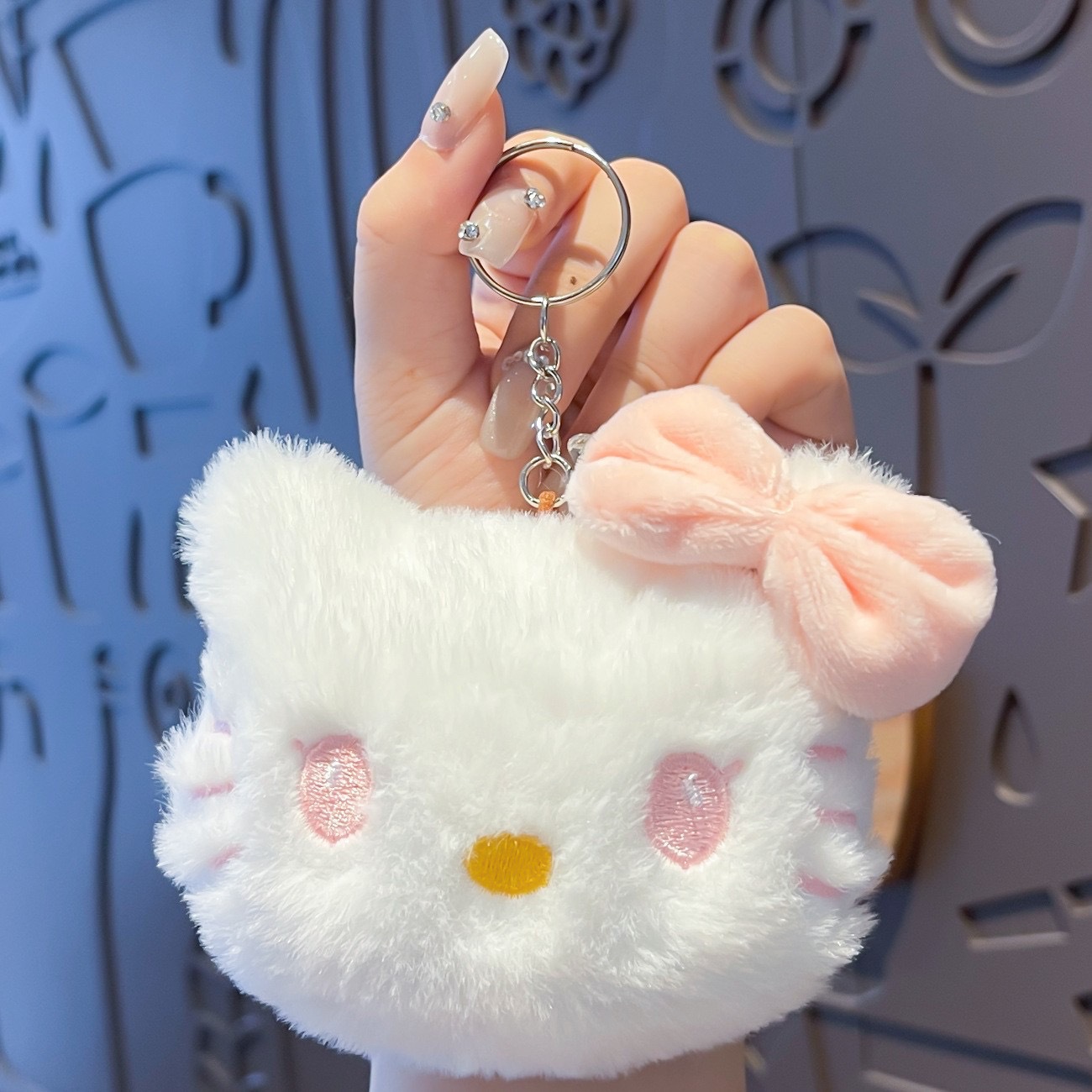 ぬいぐるみのかわいいアクセサリーのぬいぐるみのペンダント卸売りのおもちゃの子供のかばんの漫画の子供の鍵は子供の機械をつかみます。
