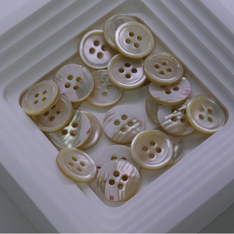 Beige Natural Shell Buttons with Fine Edges and Four Holes, Fashionable Ocean Shell Buttons, Imported Brand-Name Style Buttons for Shirts
