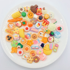 食べ物を縮めて食べて遊んで混ぜます。コンビニで樹脂の部品を並べます。