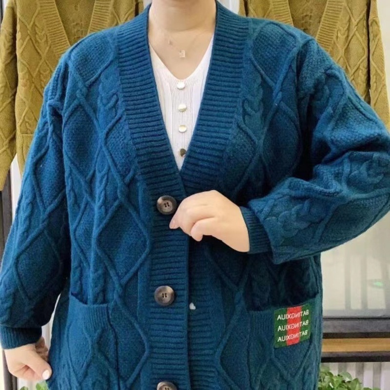 秋に太って大きいサイズのvネックのセーターの上着の新型の韓国版の太っている女性の洋風のメリヤスのカーディガンの外でマントを掛けます。|undefined