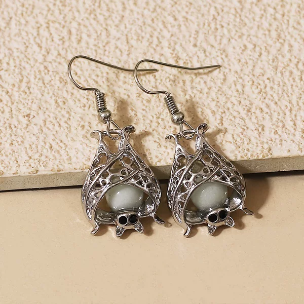 Hollow-Out Luminous Bat Earrings, Niche Personality, Horror, Exaggerated, Dark Gothic Style Jewelry, Wholesale Elements, Zinc Alloy