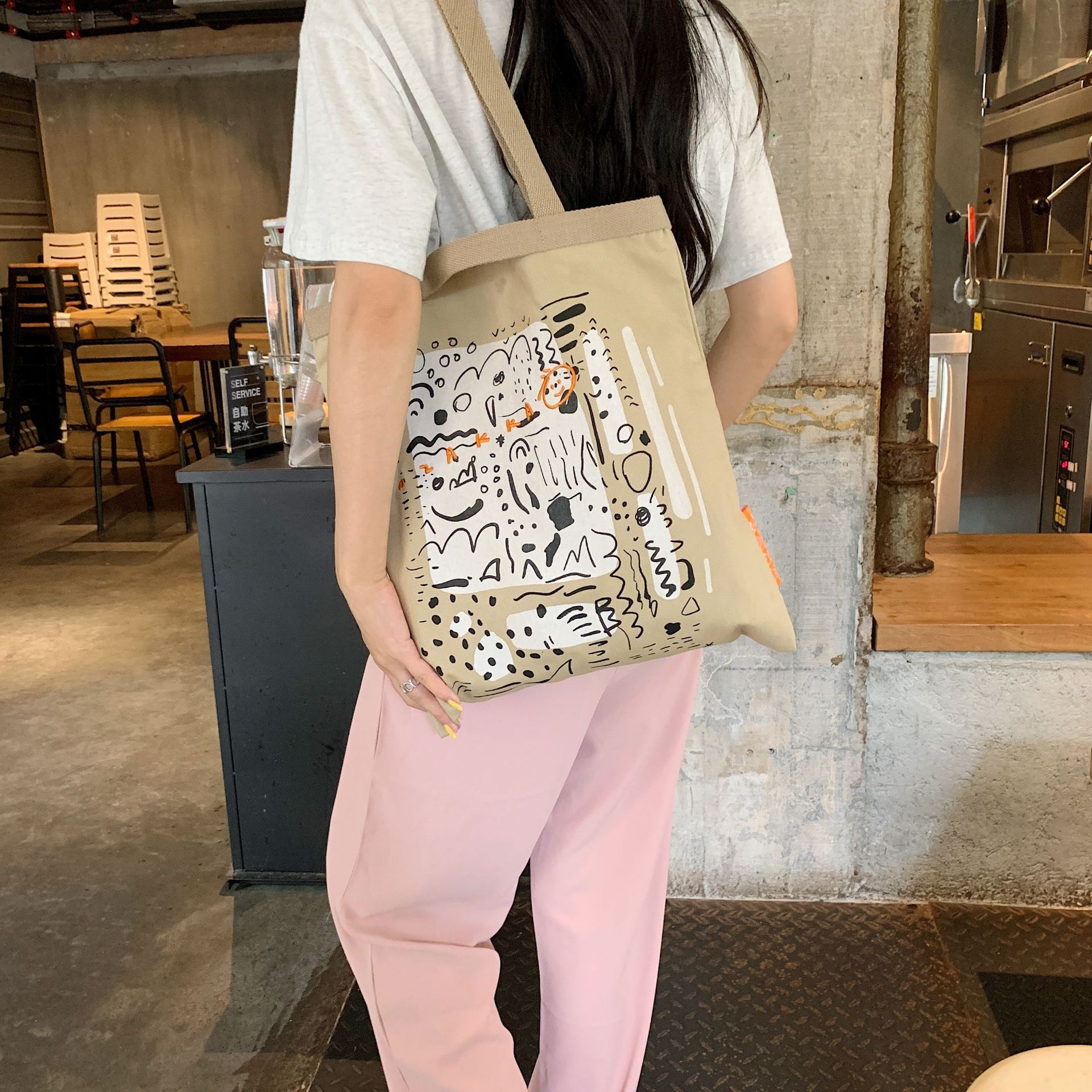 【 In Stock 】26102 letter graffiti printed canvas bag, large-capacity single-shoulder hand-carry shopping bag Tote from South Korea undefined