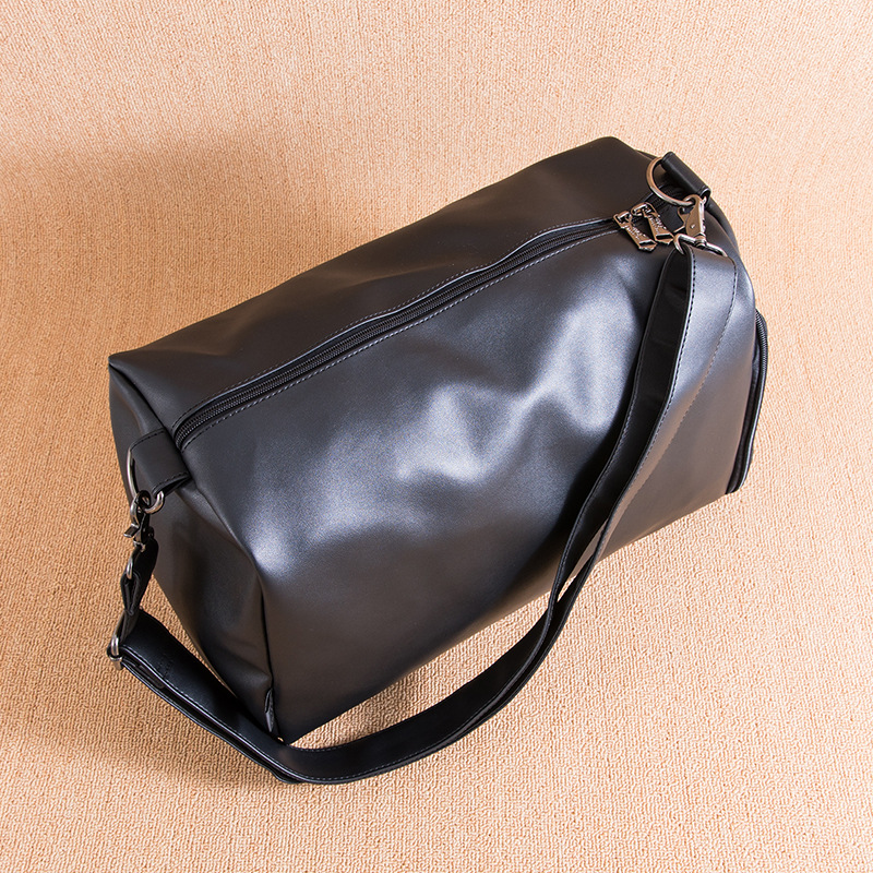 Bolsa de viaje de moda de gran capacidad, bolsas de viaje casuales de cuero suave para hombres y mujeres, bolsas deportivas de moda simples. image 4