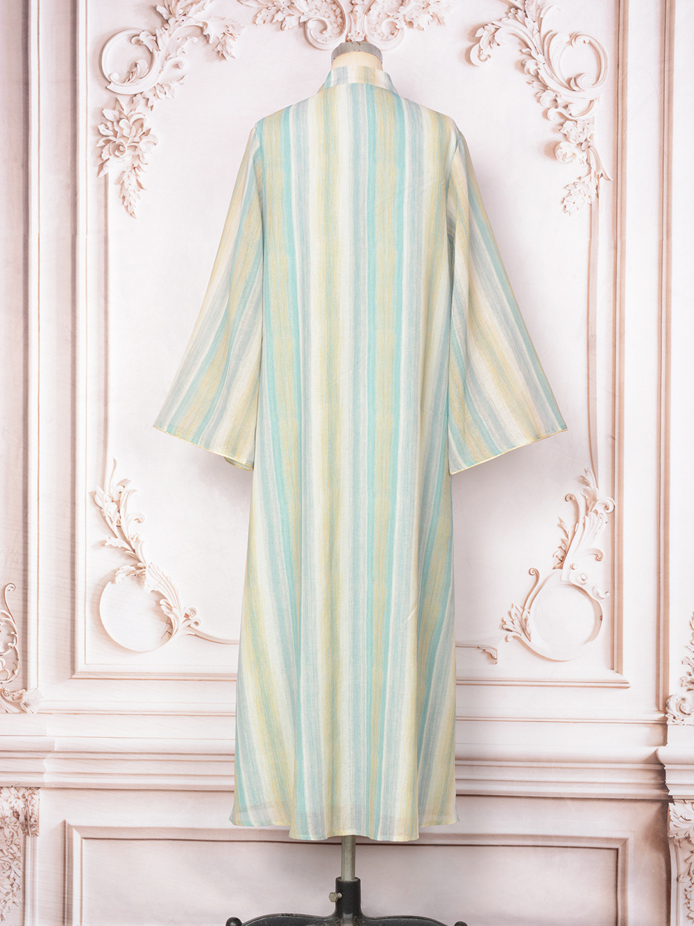 Elegante abaya araba con ricami e paillettes da donna_voghion.com
