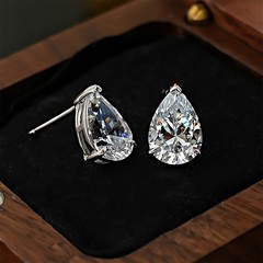 S925 スターリングシルバー、軽い高級感、絶妙な超光沢のあるウォータードロップジルコン 5A 高炭素ダイヤモンドイヤリング、フェミニン、ハイエンド、多用途イヤリング