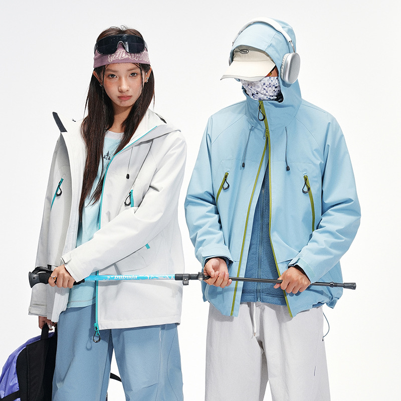 户外防风连帽冲锋衣外套情侣款2025年新款三合一抓绒内胆登山服男