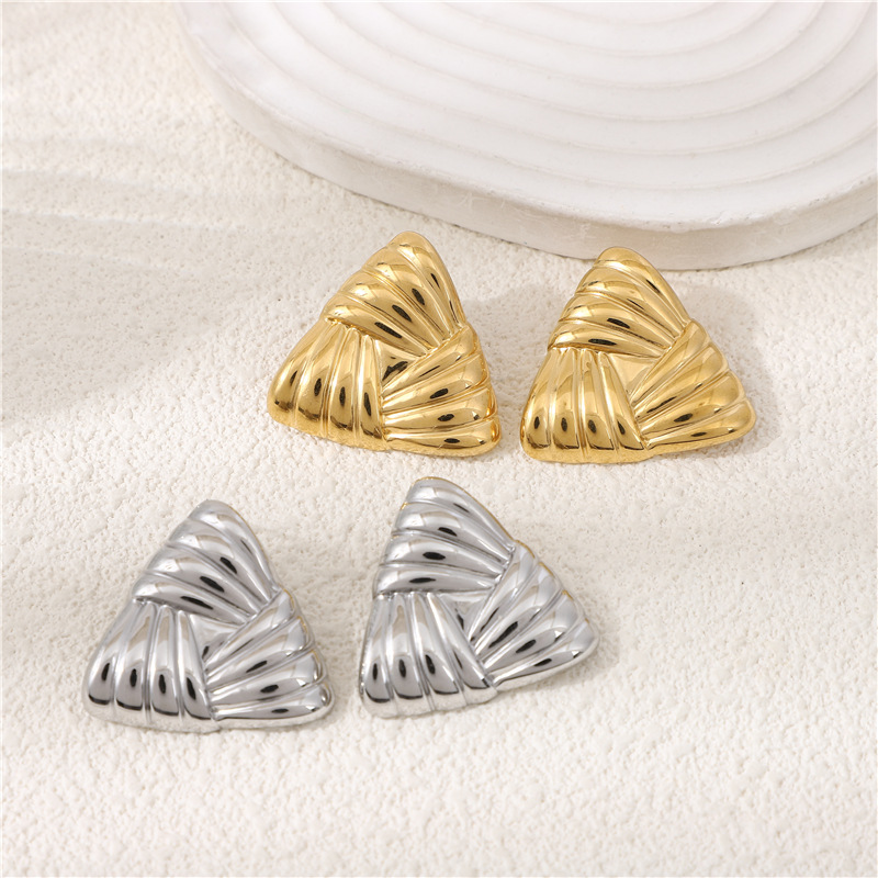 Small design earrings