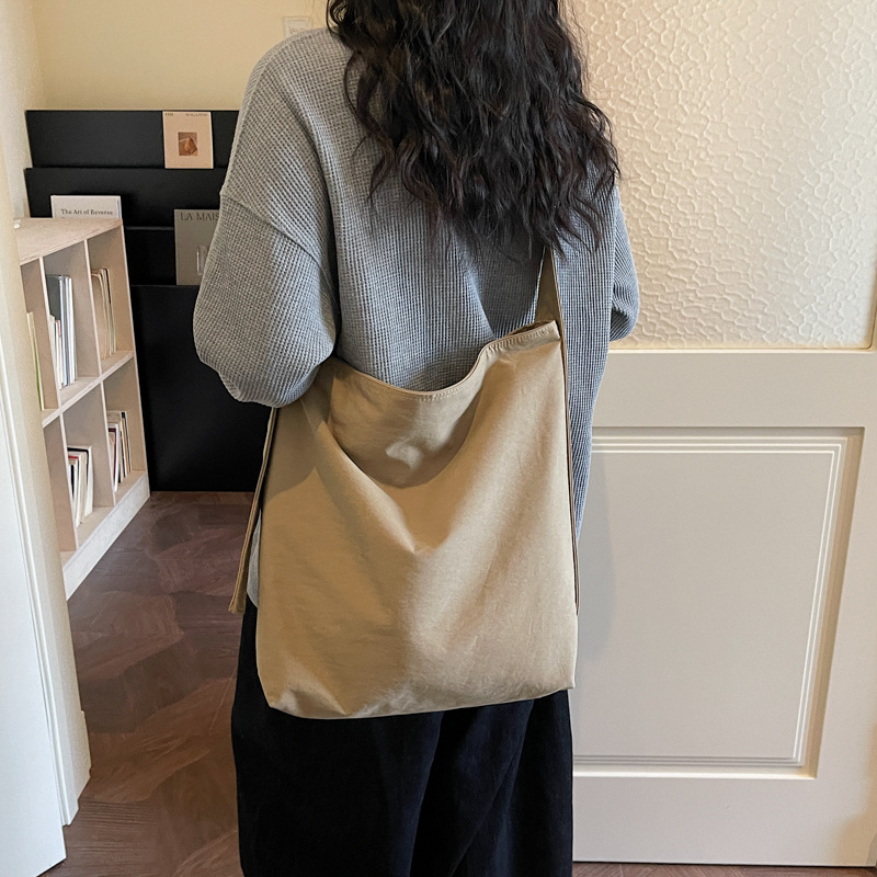 Nylon Large Capacity Tote Bag For Women 2026 New Casual Simple Shoulder Bag Utility Style Outdoor Commuter Bag - Thumbnail 3