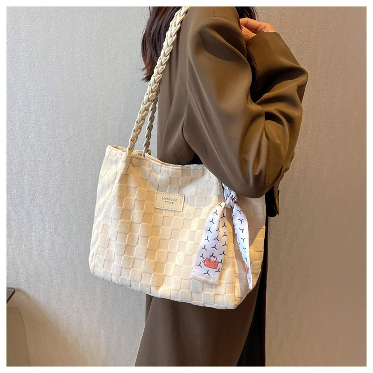 Large-capacity commuter tote bag 2023 new summer fashion large bag, women's checkered high-end and stylish single-shoulder bag undefined