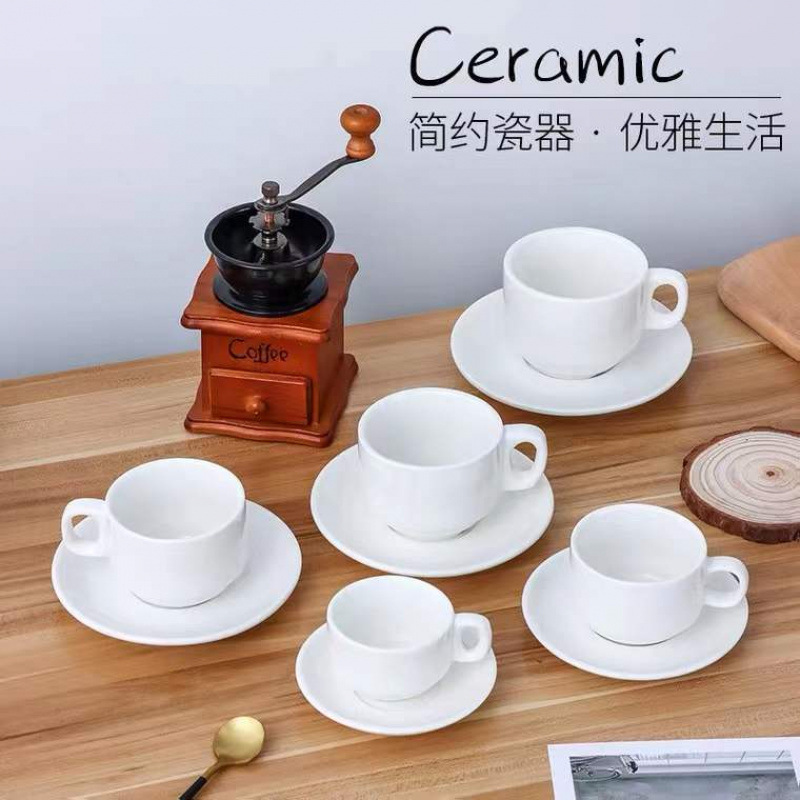 純白の厚い陶磁器のコーヒーカップセット沢田拉花ラテのエスプレッソのシンプルな口の精巧なヨーロッパ式の杯|undefined