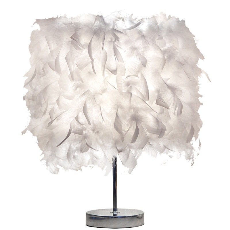 Cruz-frontera pluma lámpara de mesa de luz de lujo dormitorio nórdico lámpara ins noche decoración cálida atmósfera lámpara chica Internet celebridad estudio