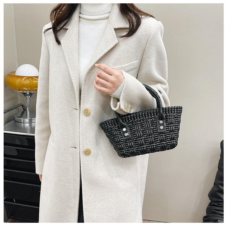 2025 New trendy and versatile crossbody mini vegetable basket jelly bag, fashionable hand-held woven bag, mini tote women's bag undefined