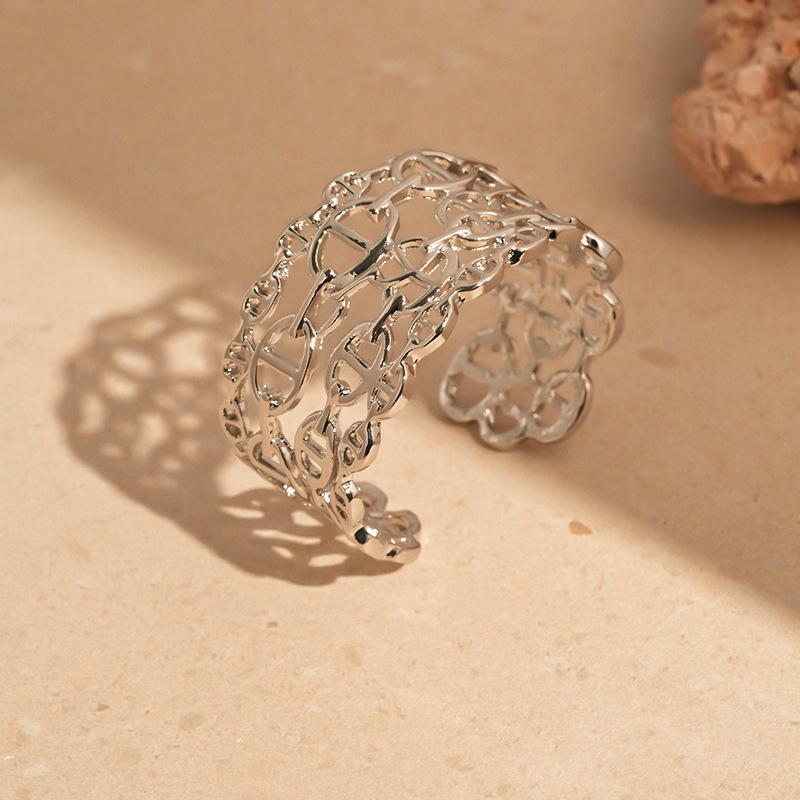 Europa y América plisada redonda abierta pulsera de metal estilo frío pulsera personalizada luz lujo alto sentido pulsera fábrica al por mayor