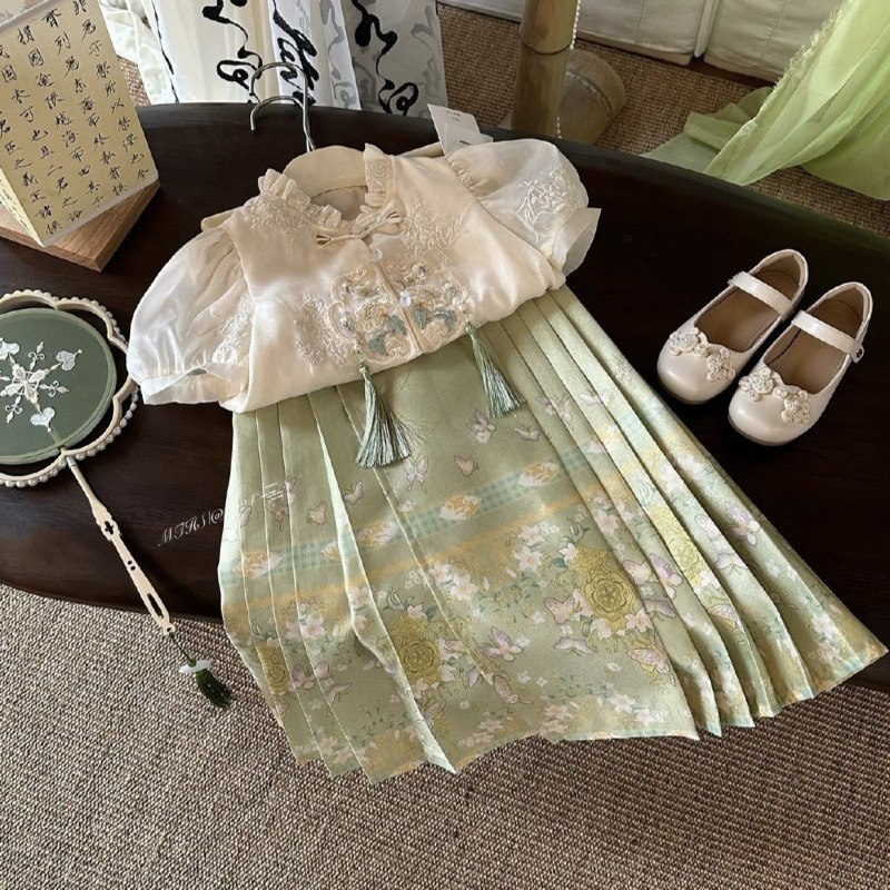 맑은 물 녹색 말 얼굴 스커트 정장