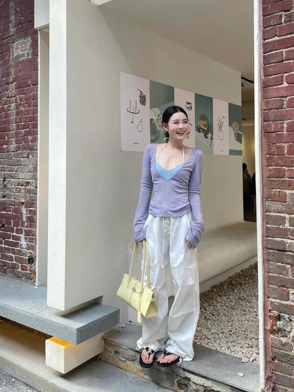 气质辣妹风大领口设计感紫色T恤女2025新款修身显瘦百搭长袖上衣|undefined