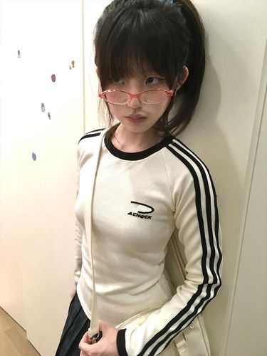 [210g, 40-count Faux Cotton] Embroidered Crew-Neck Long-Sleeve T-Shirt for Women, Patchwork Design with Three Stripes, Slim-Fit, Cropped Style, Available in Apricot