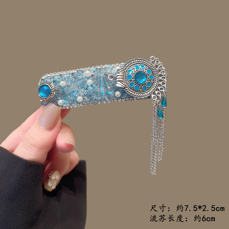 Blue chain square BB clip