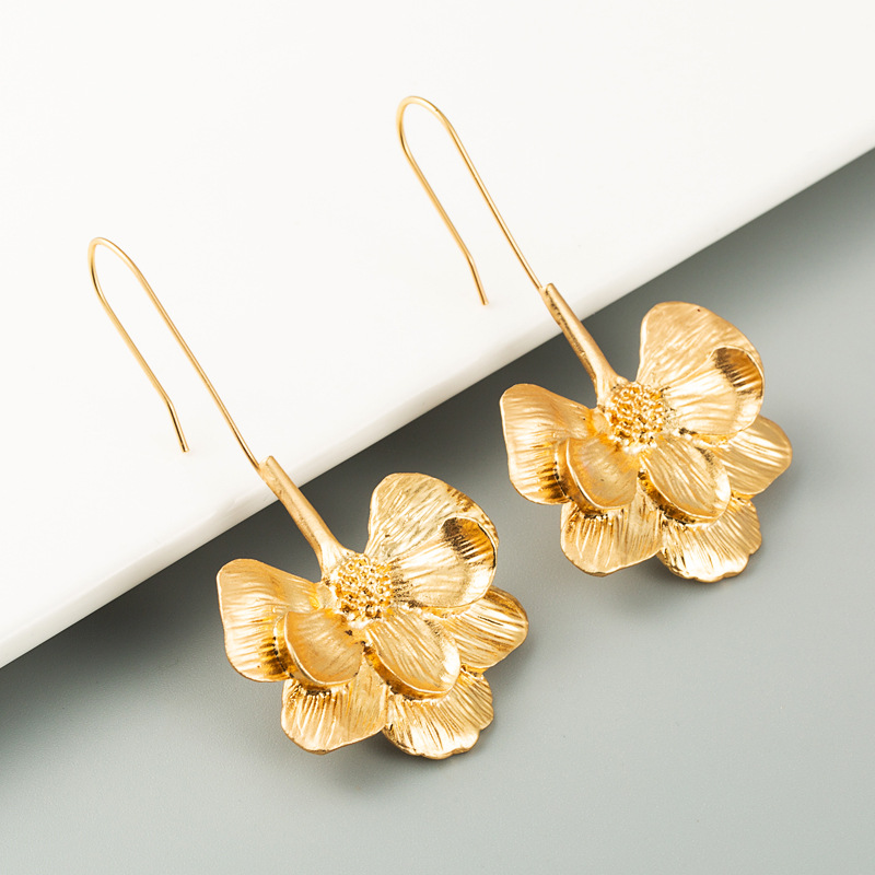 Simple Solid Color Flower Shaped Alloy Ear Hook Earrings Wholesale display picture 3