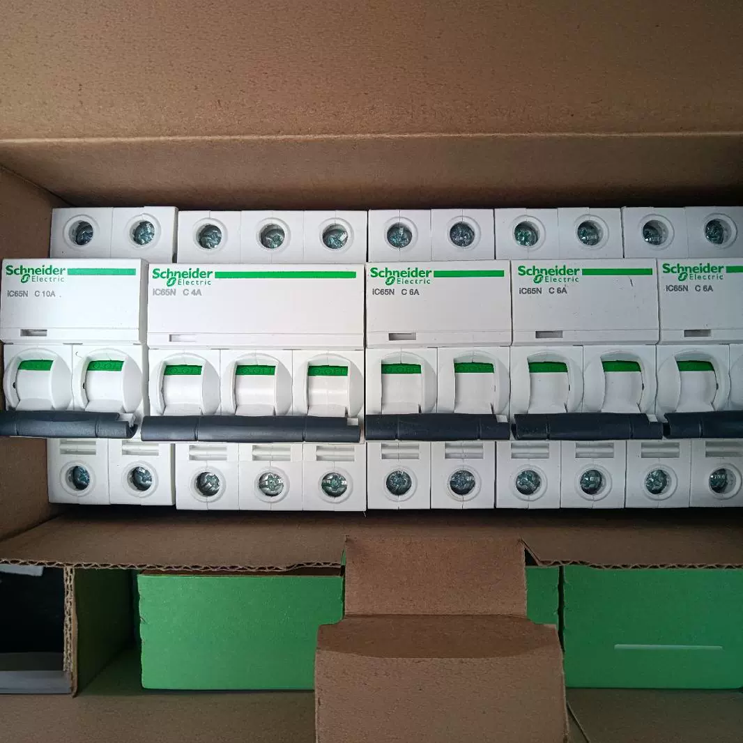 Новый оригинальный маленький автоматический выключатель IC65N 3P C4A
