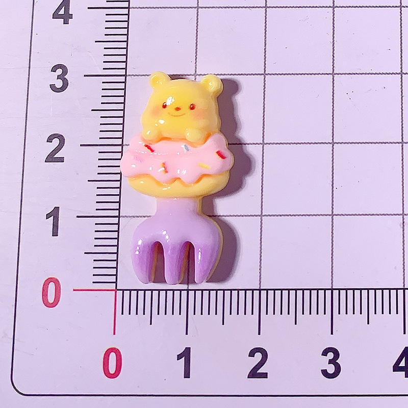 Nueva serie de pizza de dibujos animados Winnie the Pooh DIY accesorios de resina adornamiento de pegamento de crema para el cabello colgante de brazo agujero hebilla agujero