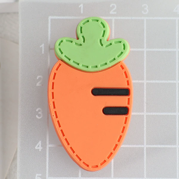 Soft glue: carrot 2.7x4.7cm