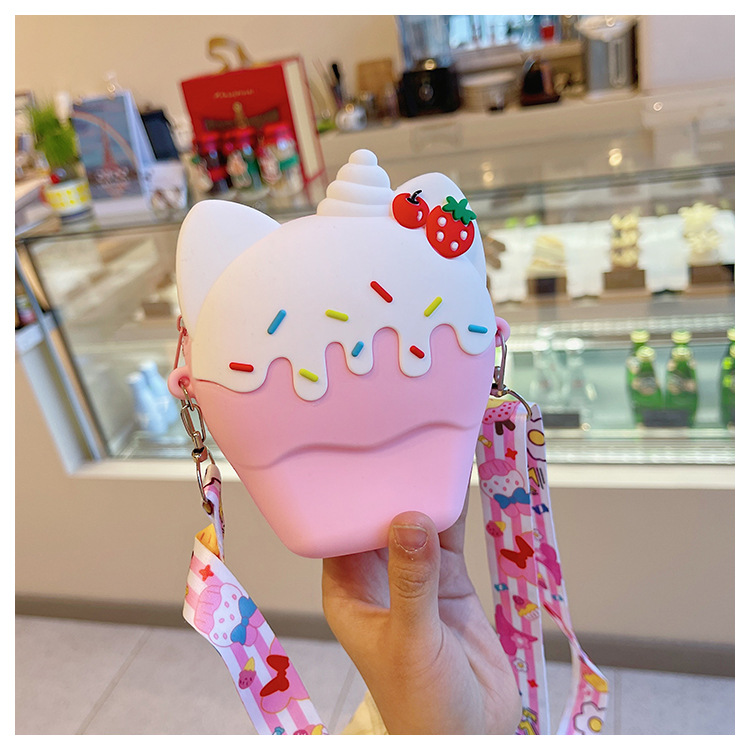 cute strawberry oneshoulder messenger fashion cartoon silicone coin purse childrens bag13144cmpicture5