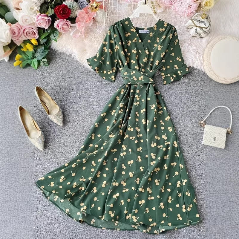 국경 간 프랑스 V-Neck 원피스 반팔 여름 Ins 슈퍼 파이어 레이스 업 허리 해변 휴가 해변 스커트 오버 더 큰 스윙