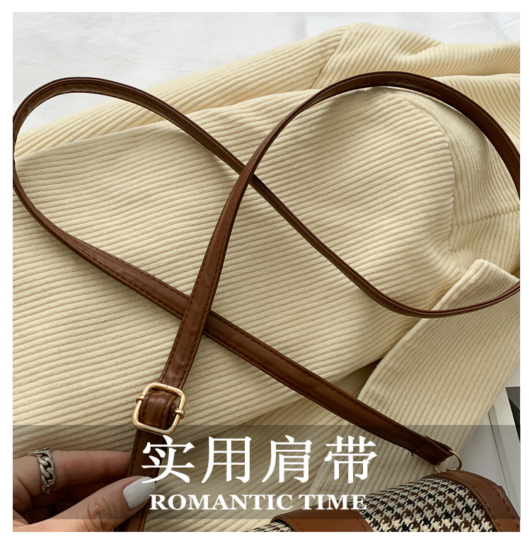 Fashion One-shoulder Messenger Small Square Bag display picture 22