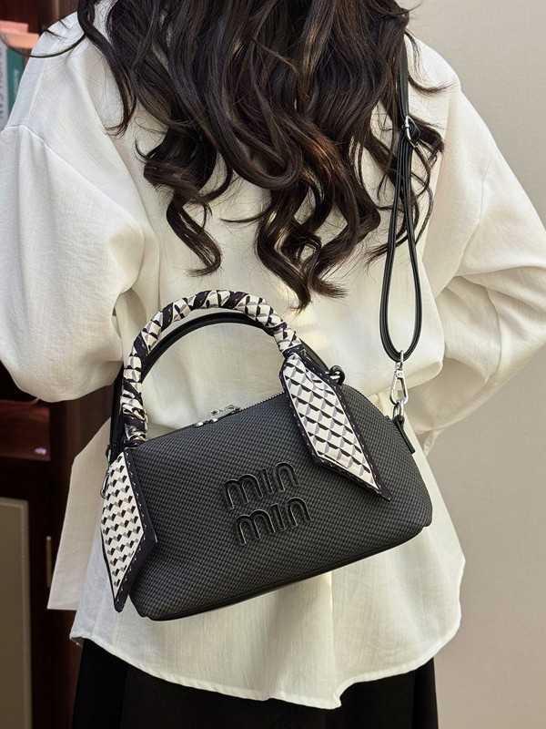 Nuevo estilo coreano ins moda versátil bolso de mano pequeño nicho lujo ligero de alto nivel sensación de hombro mochila para enviar bufandas de seda