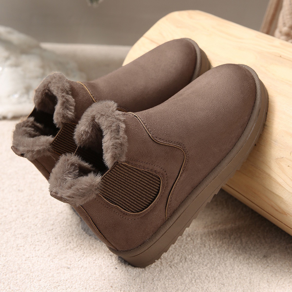 Europa y los Estados Unidos transfronterizos botas de nieve de tamaño grande mujeres 2025 nuevas botas cortas Chelsea antideslizantes versátiles botas Martin retro de moda