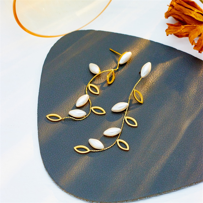 1 Pair Casual Simple Style Leaf Plating Titanium Steel Drop Earrings display picture 2