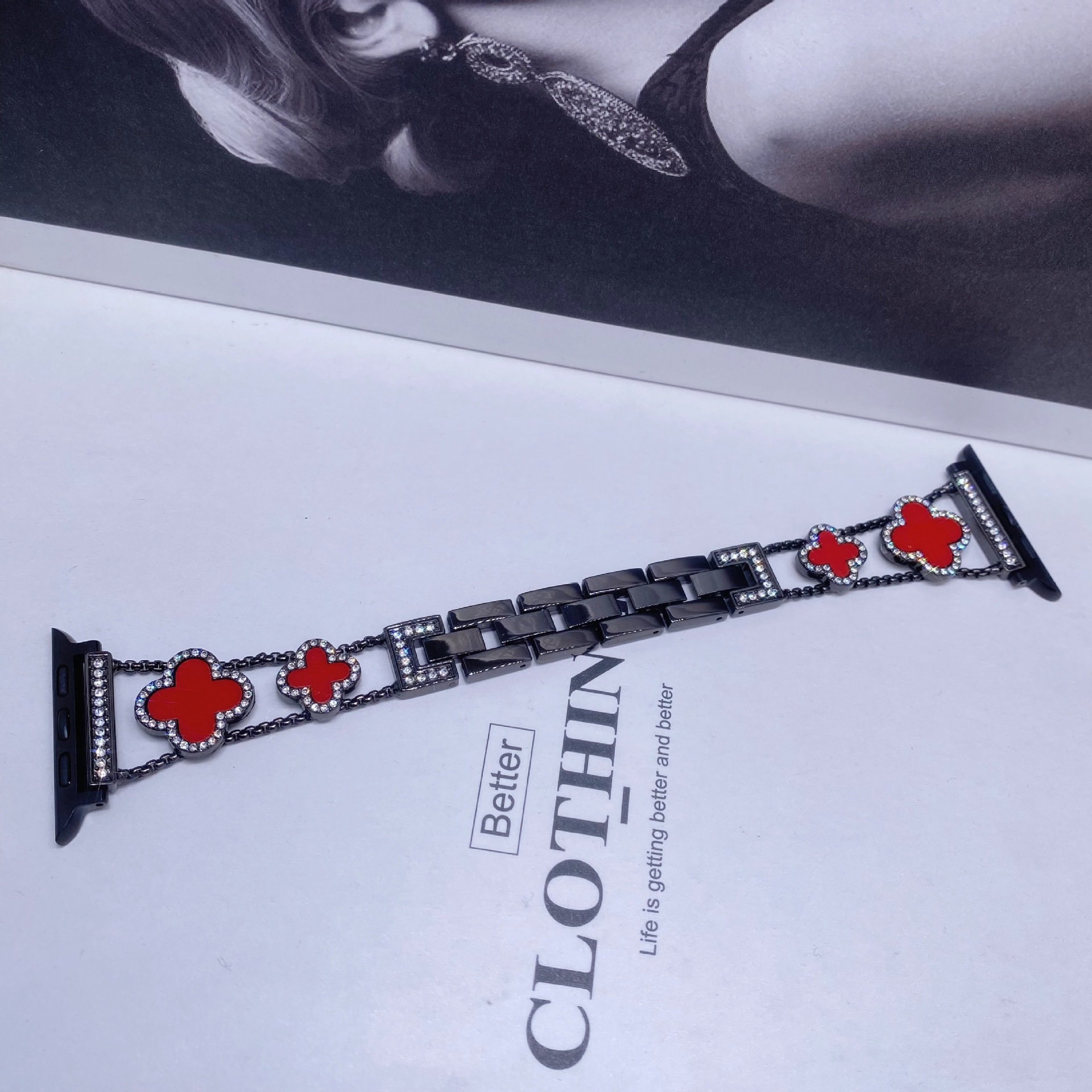 Apto para Apple Watch Apple Watch Correa de metal de trébol de cuatro hojas de diamantes de moda de SE1-10 generación