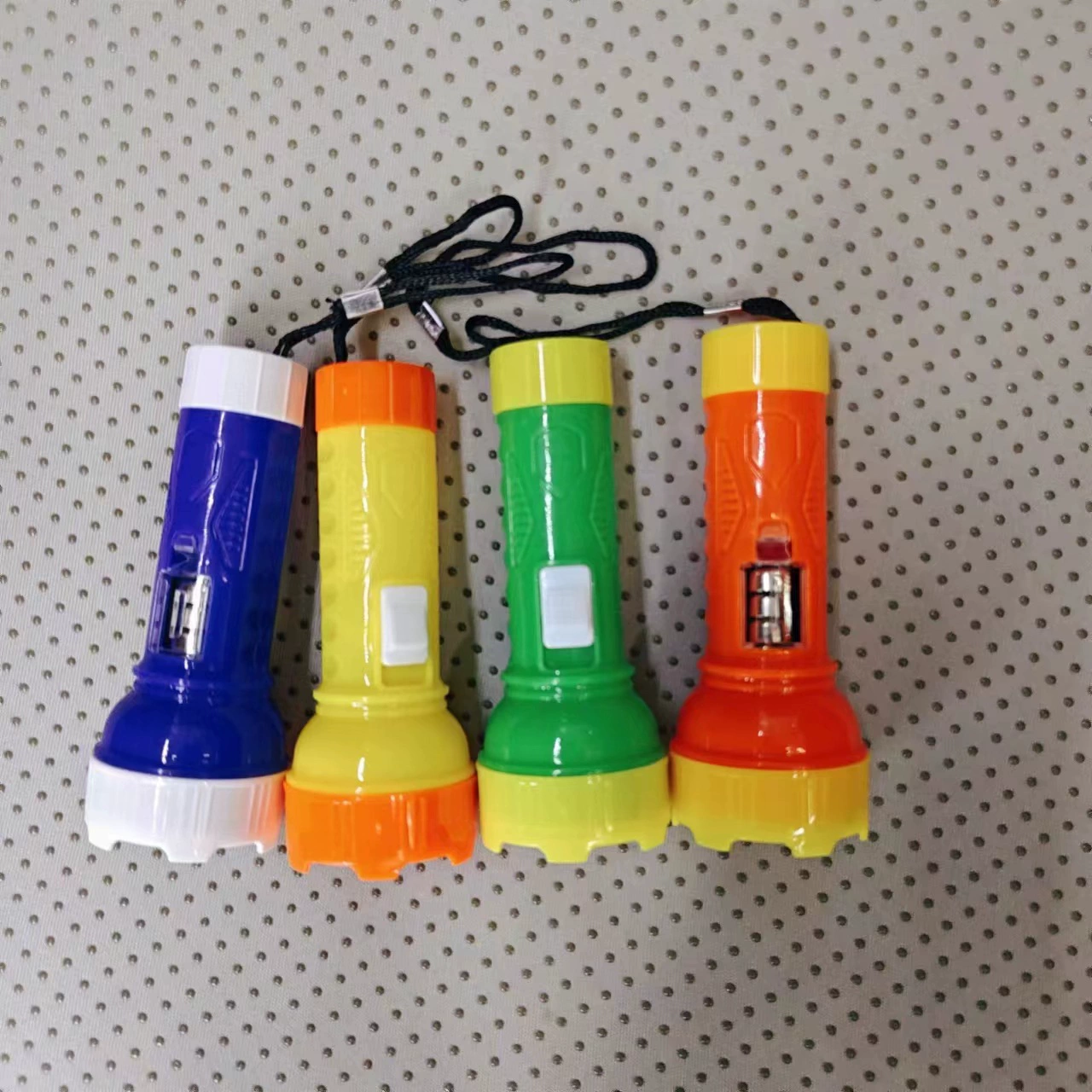 Пластиковый фонарик, светящаяся игрушка, удобная для переноски, со сменными электронными компонентами, напрямую от производителя LS-168.