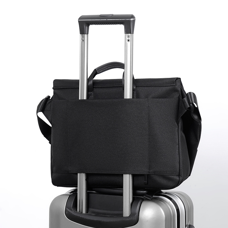 【廠家批發(fā)】機(jī)能斜挎包男單肩防水大容量潮牌郵差電腦包跨境貨源