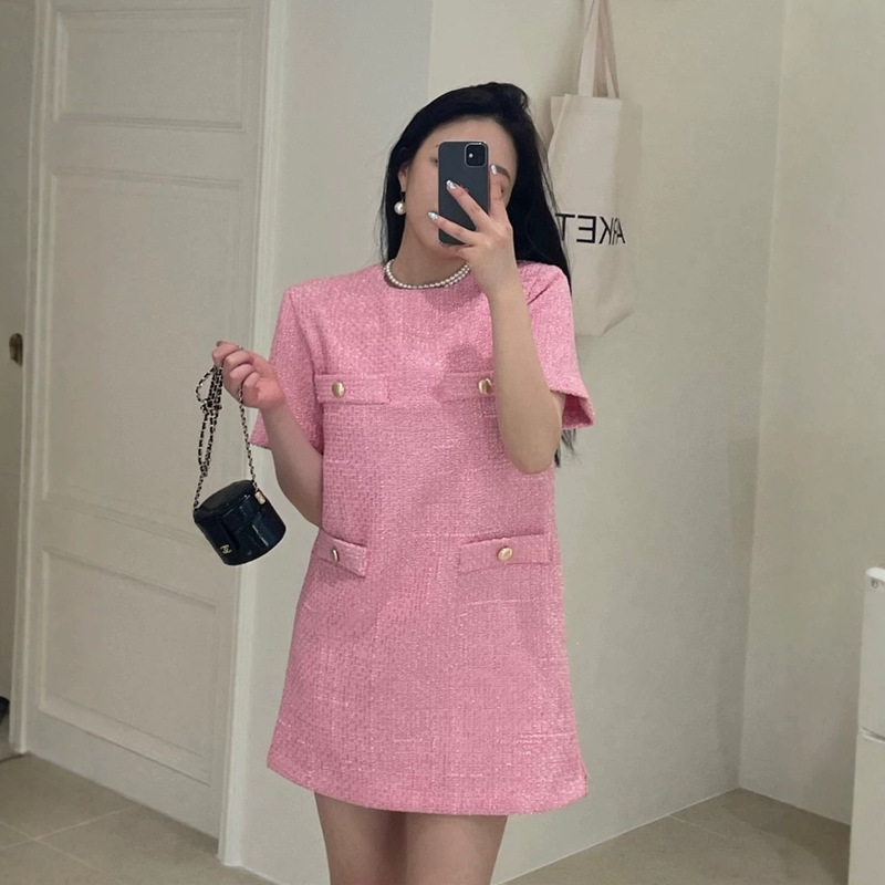 Chic Short-Sleeve Tweed-Style Dress for Women, Summer Design with Four Pockets, Loose Fit, Mid-Length, Suitable for Petite Sizes