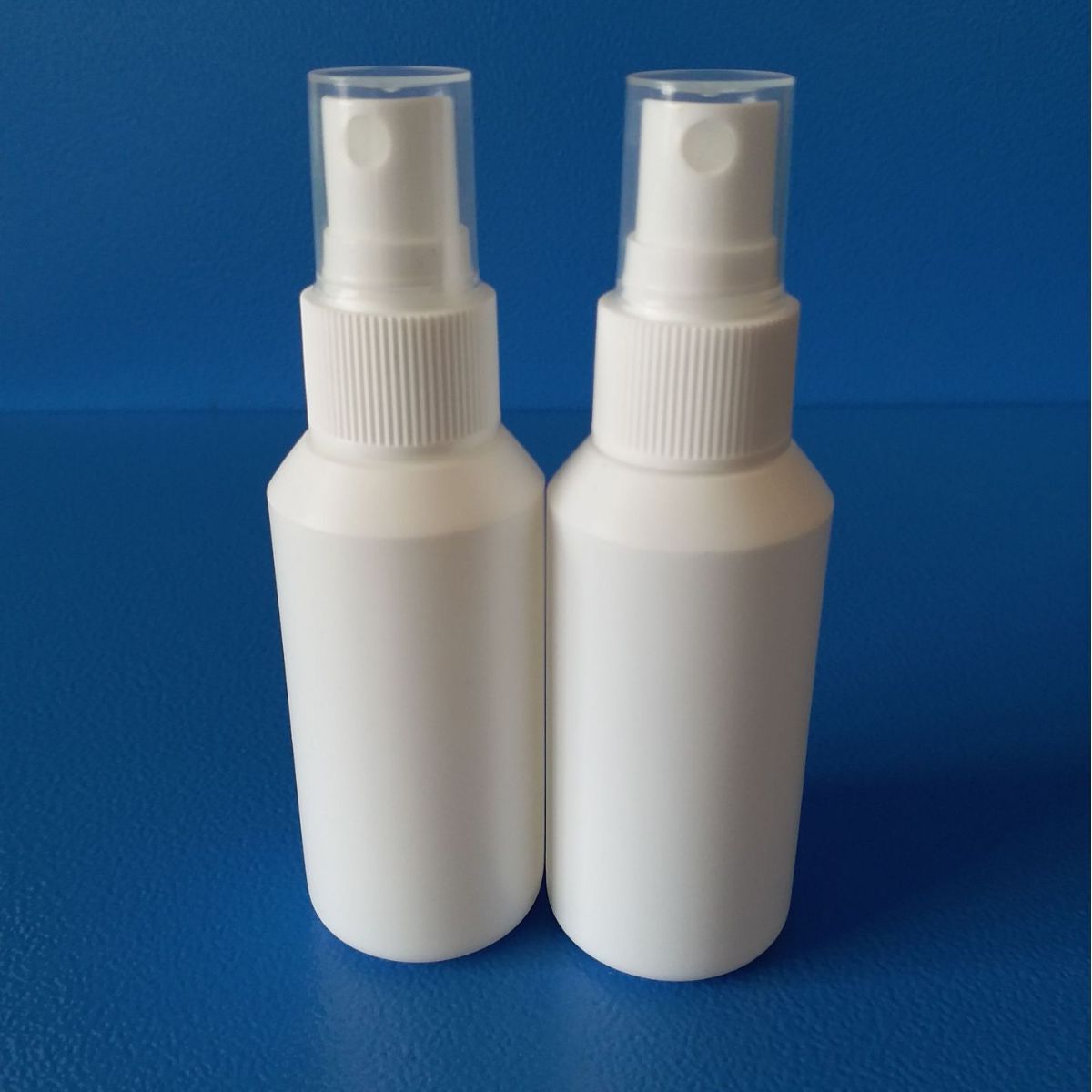 厂家供应50ml毫升100毫升加厚塑料喷雾瓶pe塑料喷瓶白色避光瓶