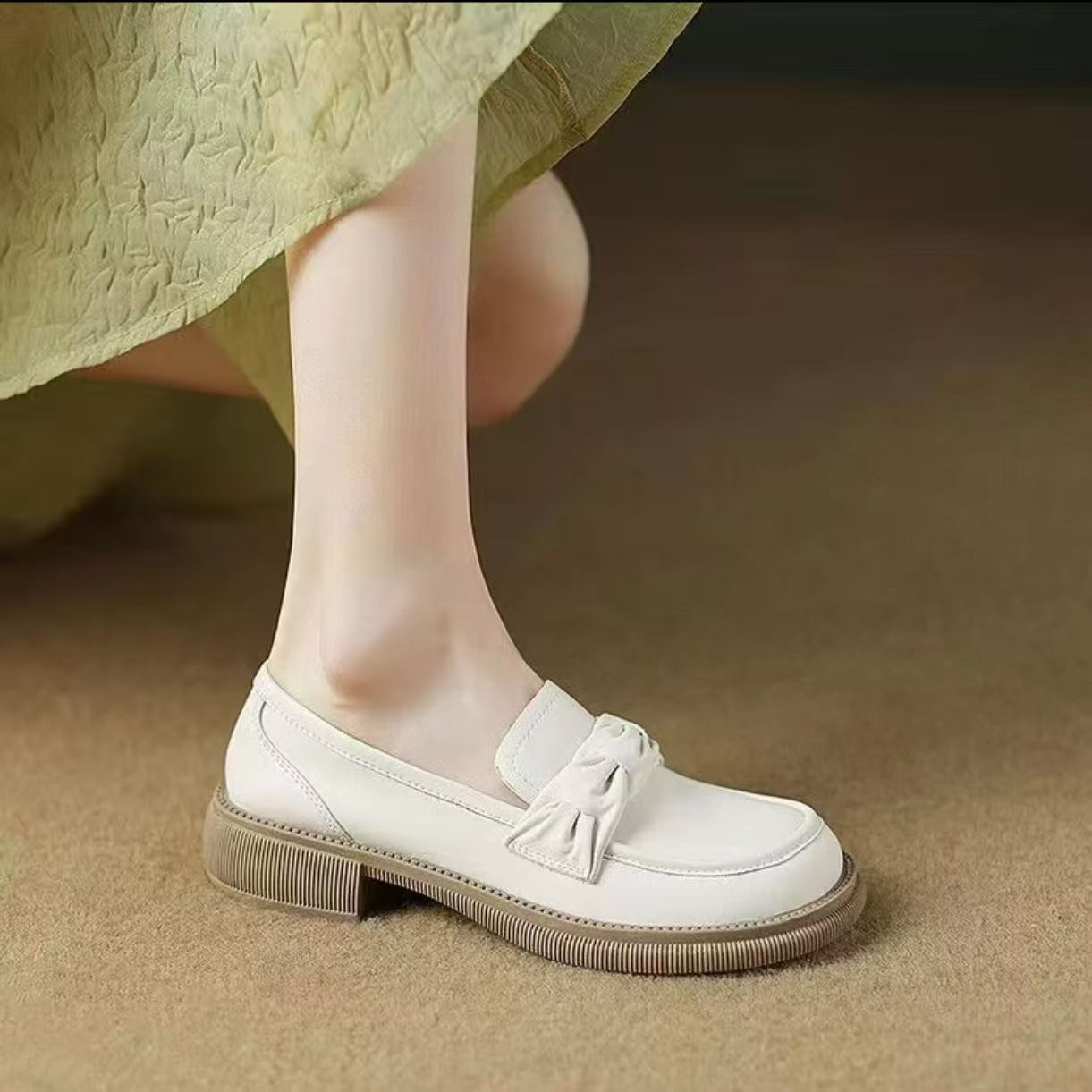 NicheZhong2026 nuevo calzado de verano plano, zapatos cómodos de moda, zapatos casuales de color sólido, zapatos planos, hermosos