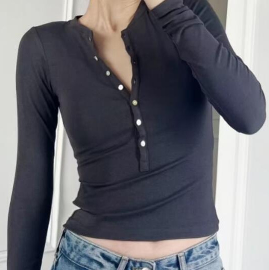 Henley collar wool sweater for women 2023 autumn and winter New sweet spicy girl shell buckle slim fit inner wear slimming top