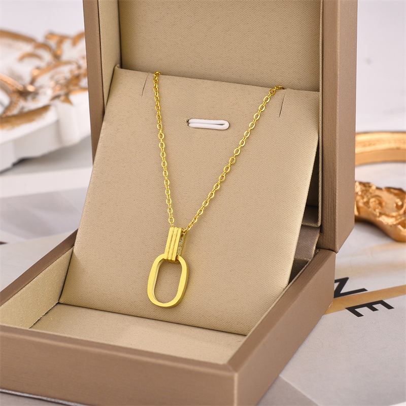 Collar de acero de titanio para mujeres simple y versátil estilo ligero de lujo nicho diseño de alta calidad no decoloración joyería de cadena de clavícula al por mayor