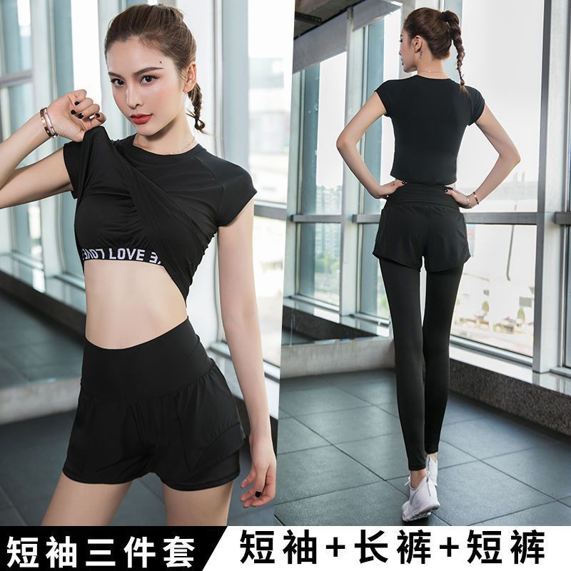 Trajes deportivos de yoga para mujeres verano nuevo 2025 nuevo abrigo con cojín de pecho secado rápido falso dos pantalones comercio exterior