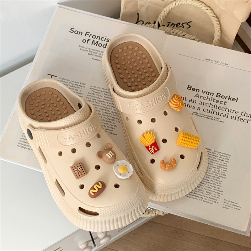 2024 New Style Hole Shoes Women's Thick Sole Height Increasing Internet Celebrous Fashionable Casual Black and White Distinctive Beach Sandals and Slippers