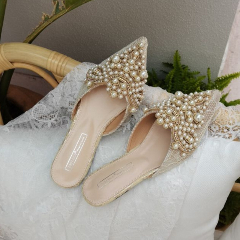 French-style sequined pointed-toe mule sandals, made of faux leather with a durable flat sole and exquisite sequin embellishments