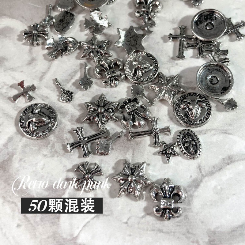 50個のクロハートネイルアクセサリーのレトロなパンク風の混合合金金属の暗いスタイルの個性的な爪の装飾|undefined