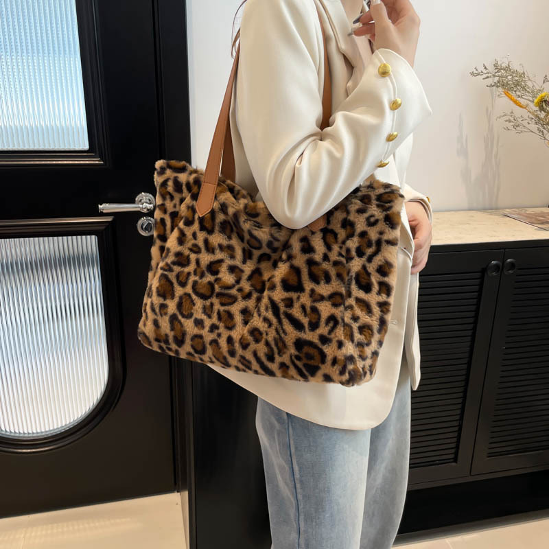 Bolso de moda de lana estampado para mujeres 2024 nuevo hombro bolso de brazo de una gran capacidad de viaje bolsa de mano