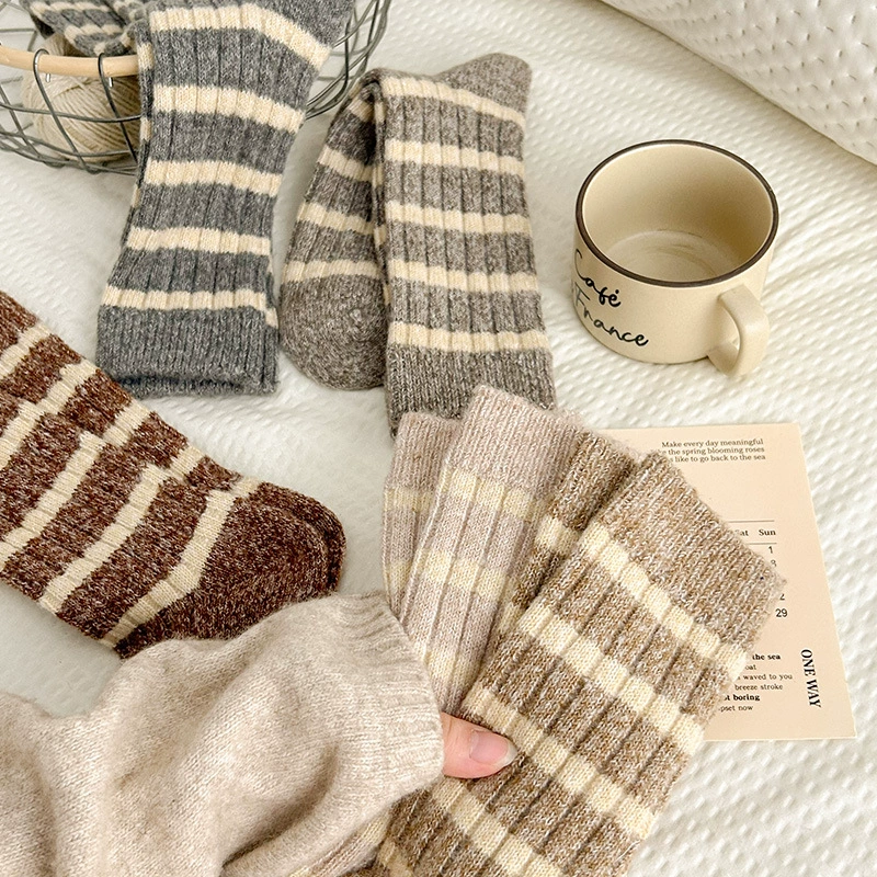 Demi-season keep warm woolen Japanese velvet winter socks, mid-length