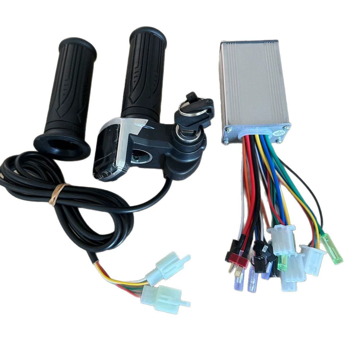 Сбалансированное складное вождение электромобиля с замком для передачи литиевых трамваев для ускорения регулирования скорости